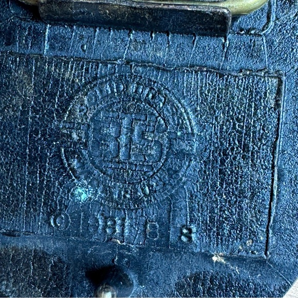 Vɪɴᴛᴀɢᴇ BTS 1981 Sᴏʟɪᴅ Bʀᴀss Oᴠᴀʟ Bᴇʟᴛ Bᴜᴄᴋʟᴇ ᴡɪᴛʜ Cʟᴏᴠᴇʀʟᴇᴀꜰ Pᴀɪsʟᴇʏ Dᴇsɪɢɴ - Picture 11 of 11